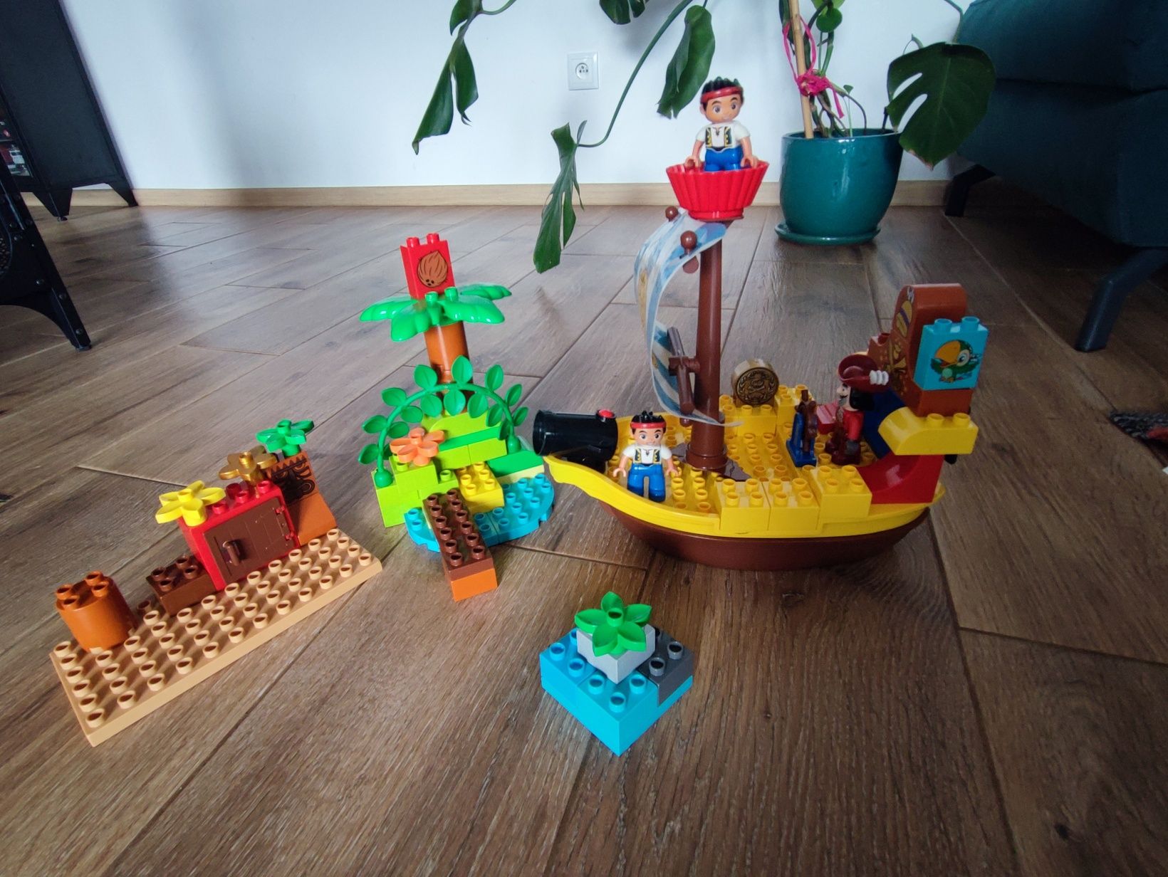 Lego Duplo Statek piracki plus dodatkowe elementy