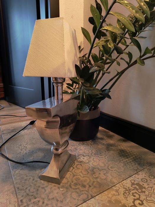 Lampa stołowa stylowa metalowa antyczny kształt Glamour kolor srebra