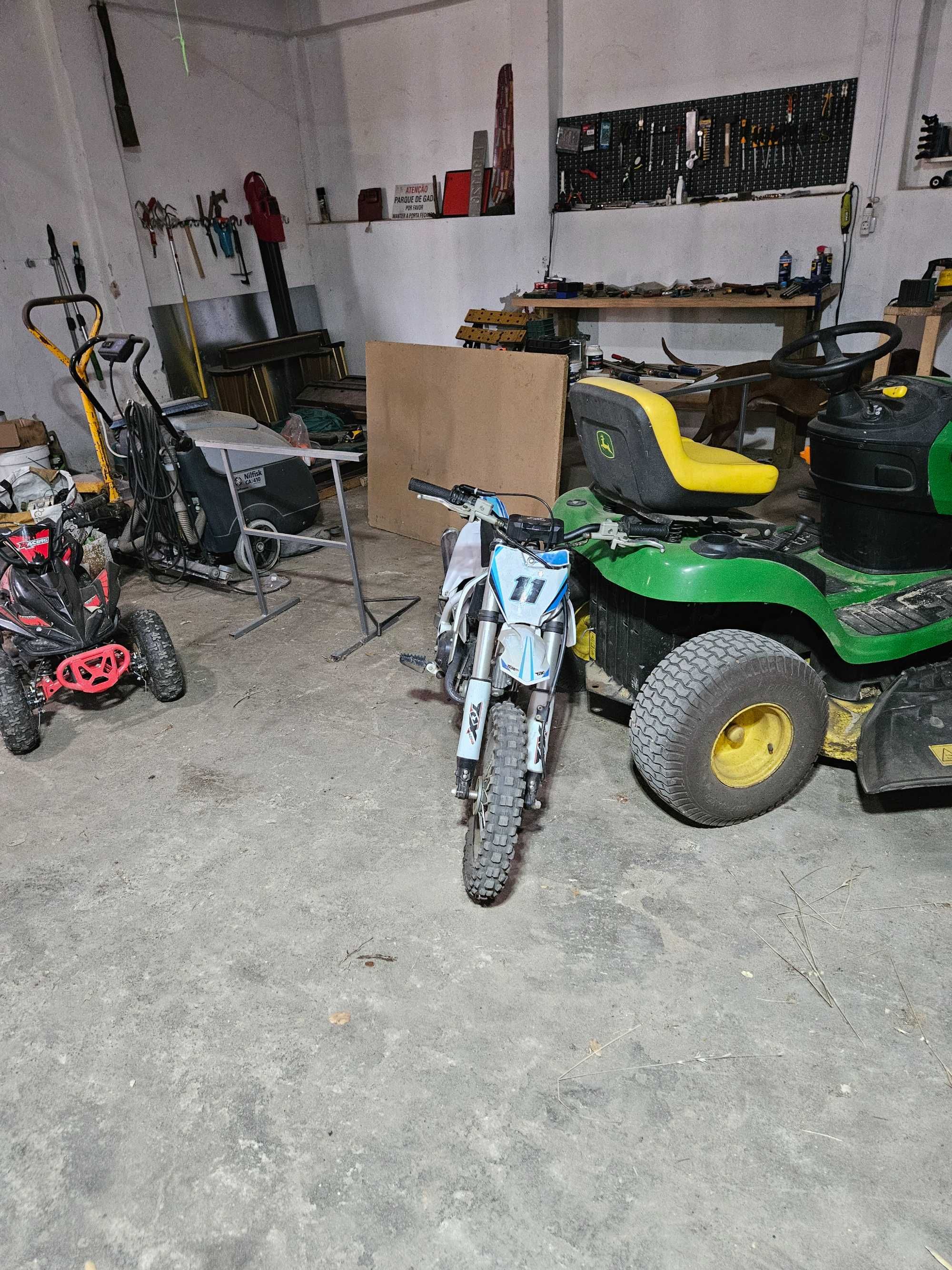 Pit Bike impavel com cerca de 4 horas funcionamento