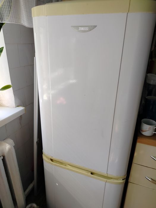 Холодильник zanussi