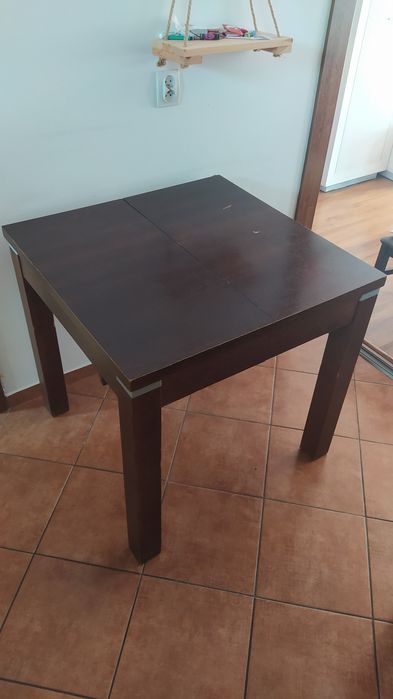 Dębowy rozkładany stół z krzesłami