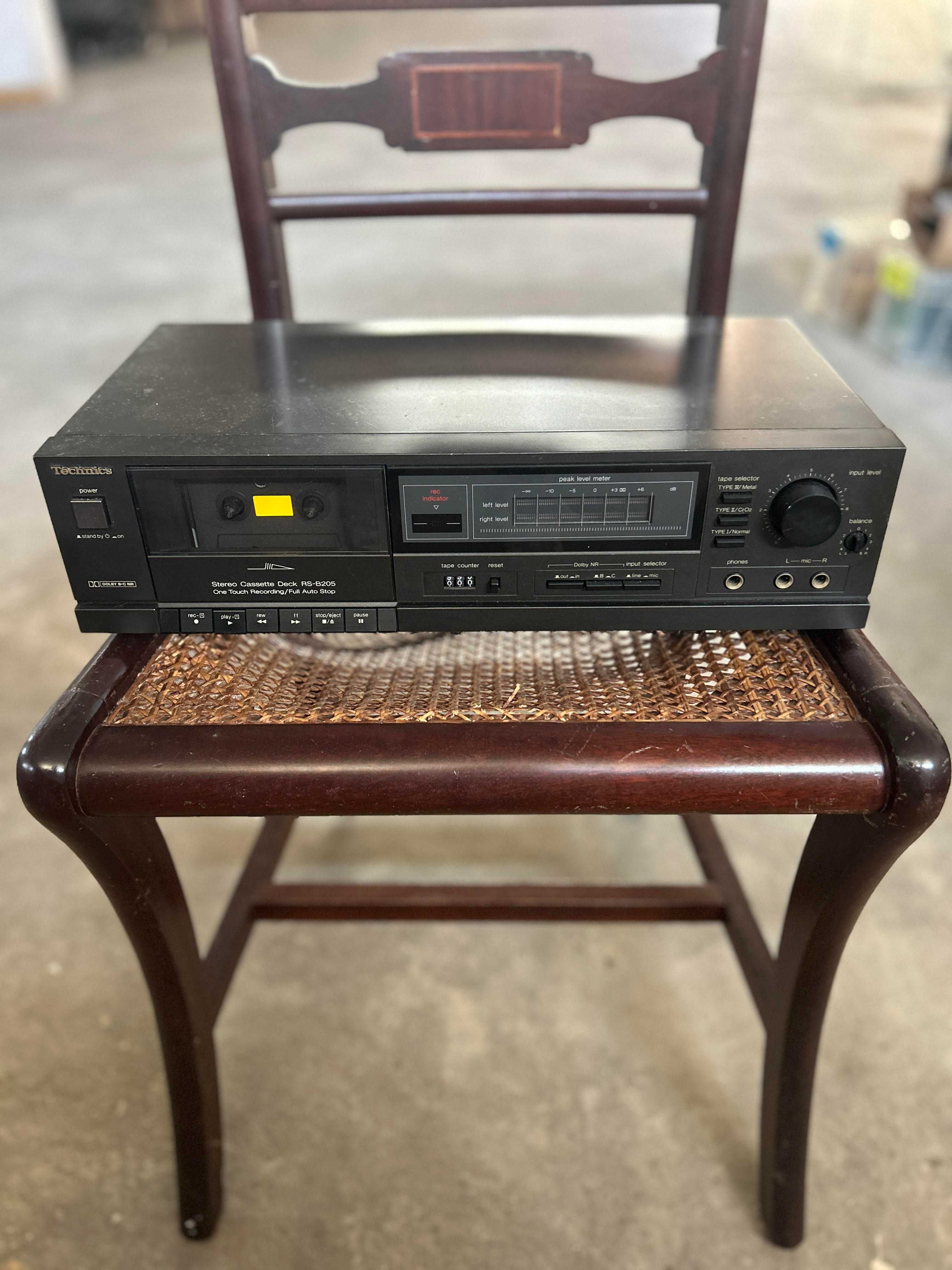 Dek Technics. Leitor e gravador de cassetes.