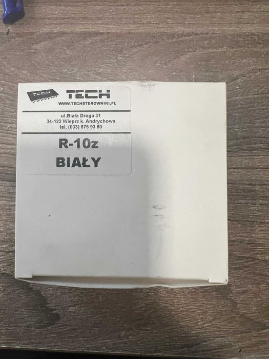 8 szt Regulator pokojowy TECH R-10Z przewodowy