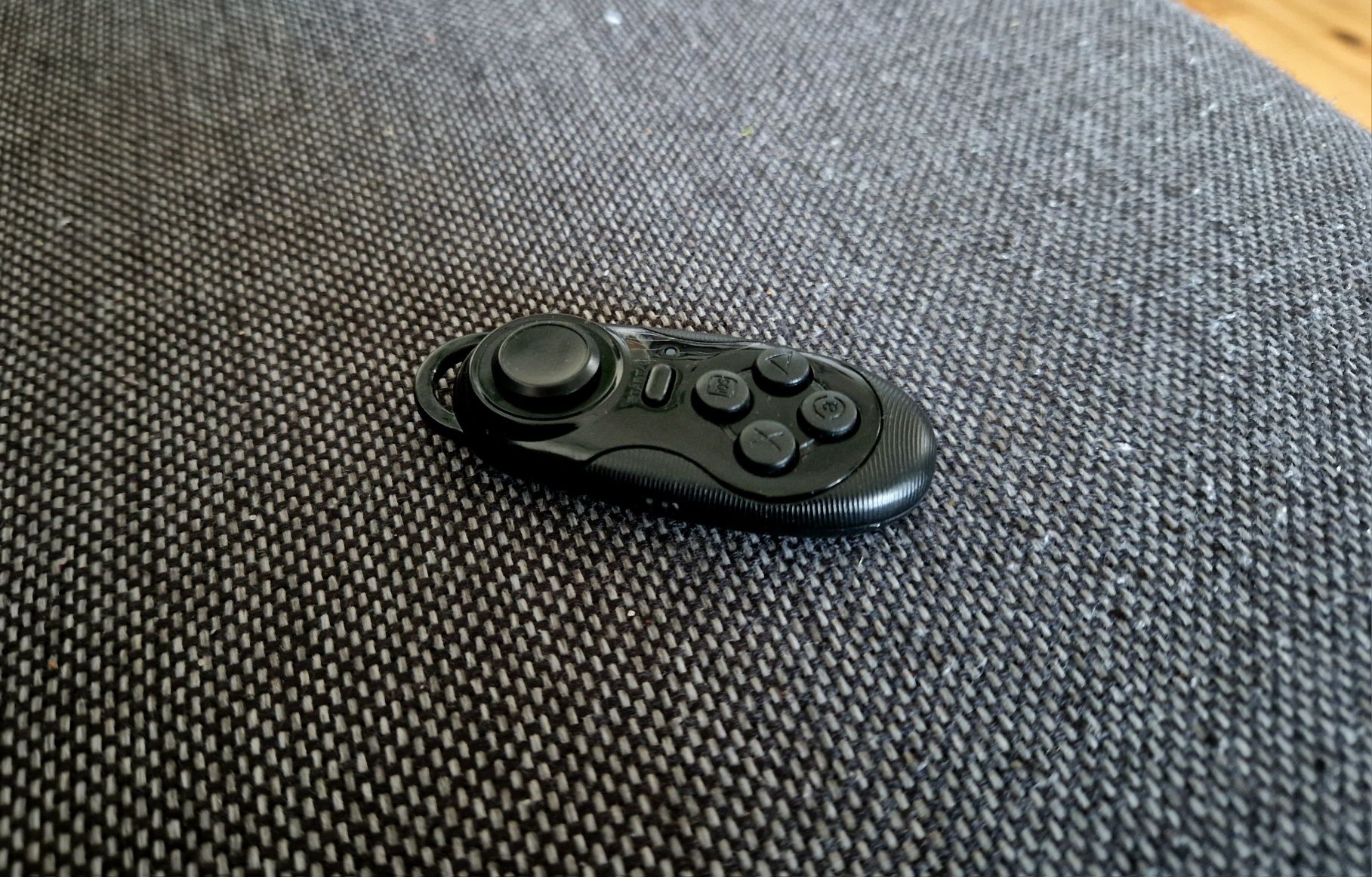 Najmniejszy gamepad na świecie ;) MOCUTE-032