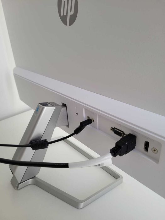 Monitor HP M27fw FHD em Perfeito Estado com teclado incluído