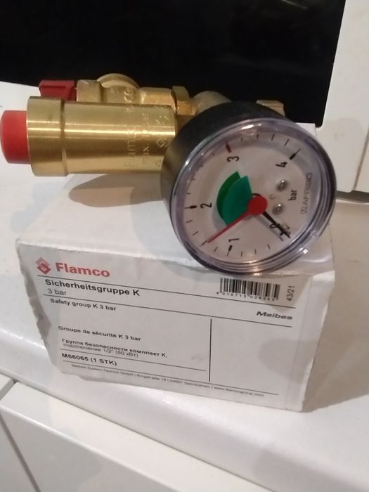 Продам группу безопасности Flamco 3bar на твердотопливный котел