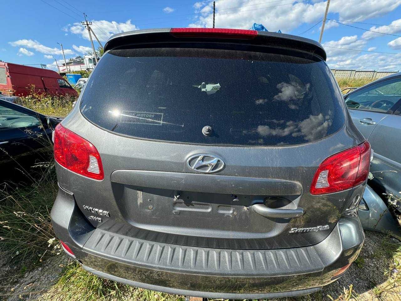 Кришка Багажника в зборі зі склом до Hyundai Santa Fe 2008