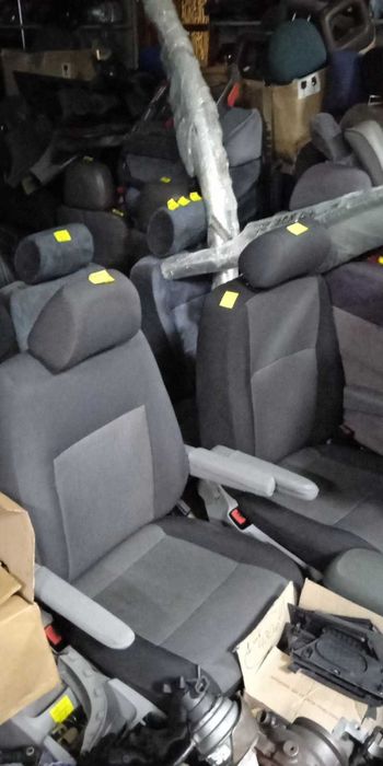Продам авто сидение  поворотные  тумбы  на VW T5 T6