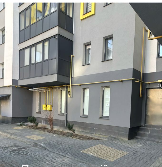 Продам фасадне приміщення по вул.Рівненська