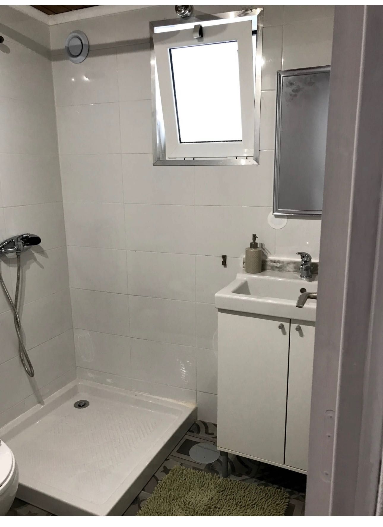 Quarto aluga-se  suite