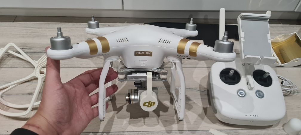 Dron DJI PHANTOM 3 PRO stan BDB 6 Pakietów, duży zestaw