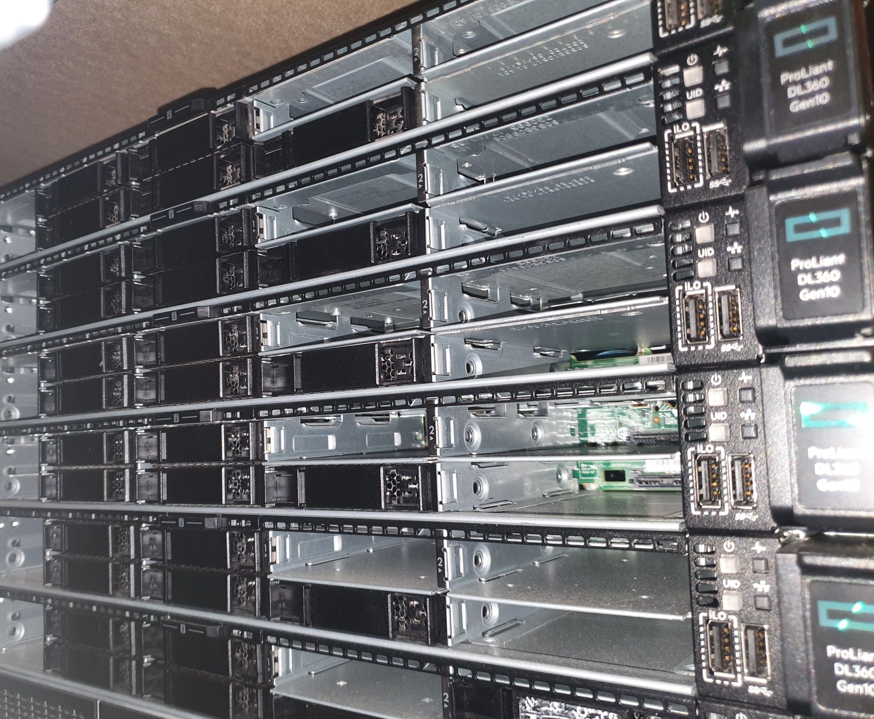 HPE DL360 GEN10 | 40 vCPU |  32GB DDR4 | 2 x 960GB 8 x 1.2TB 12G SAS