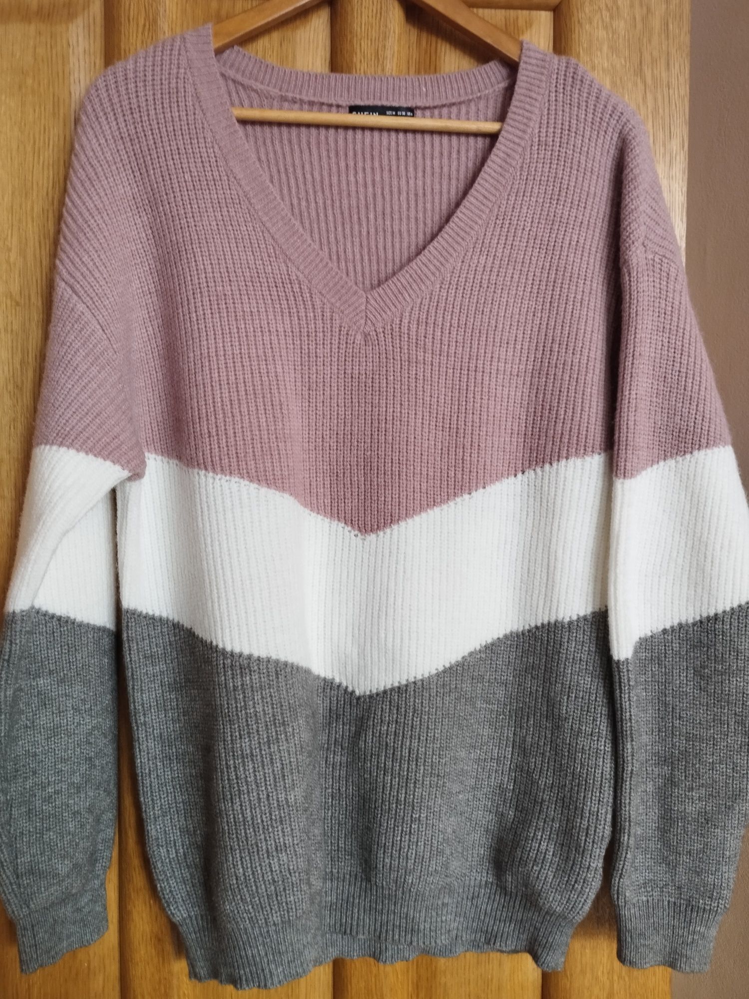 Жіночий светр розмір м