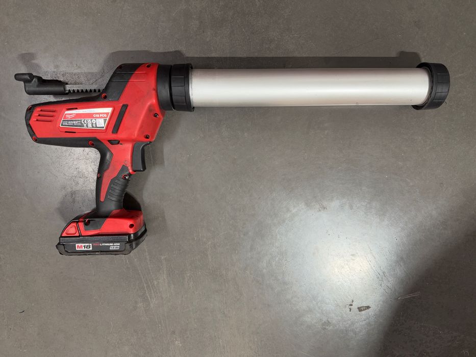 Pistolet do kleju 600 ml Milwaukee M18
