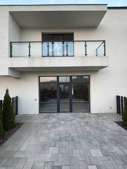 Продається будинок (таунхаус) з частковим ремонтом/ЗАКРИТЕ МІСТЕЧКО