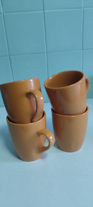 Conjunto de 4 canecas de cerâmica