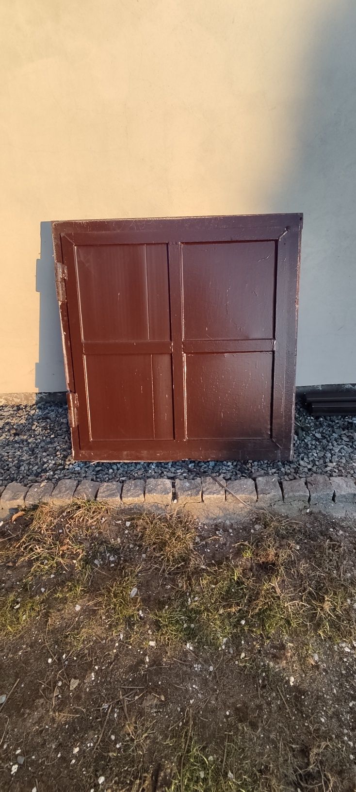 Okno metalowe  do kotłowni 85x83x10