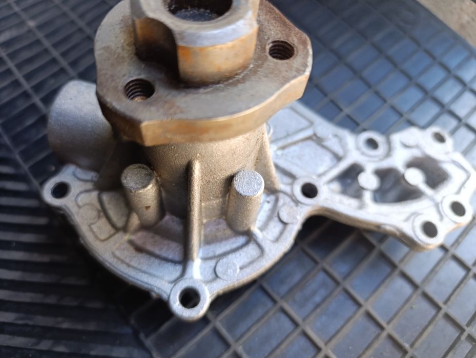 Помпа водяна на автомобіль Фолькцваген Гольф