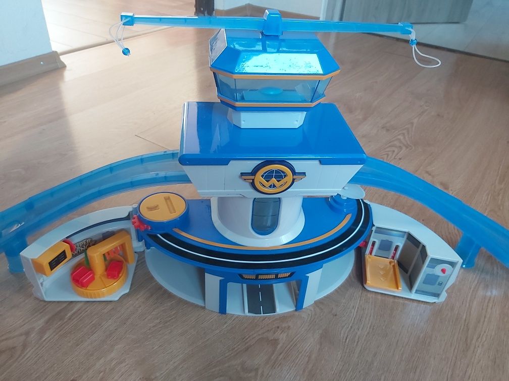Super Wings lotnisko port lotniczy z efektami