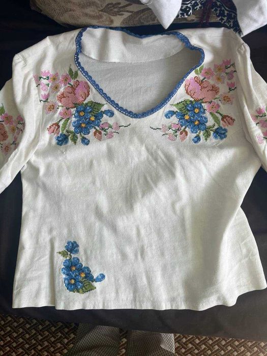 Жіноча вишиванка з льону