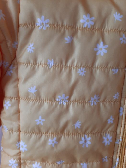 Kurtka pikowana "puchowka" 128 5.10.15  żółta kwiatki dziewczynka