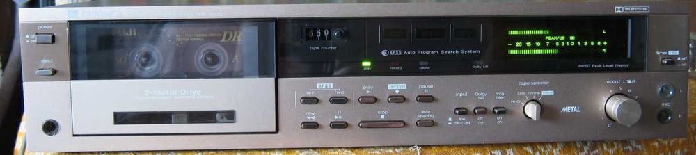 Касетна дека продаю