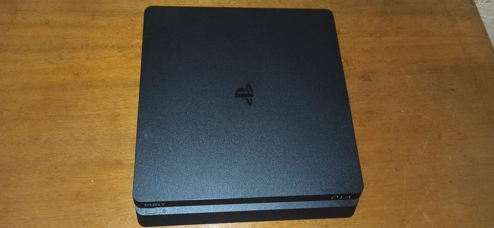 Консоль Sony PlayStation 4 Slim 1 TB Black з Геймпадом  Б/У