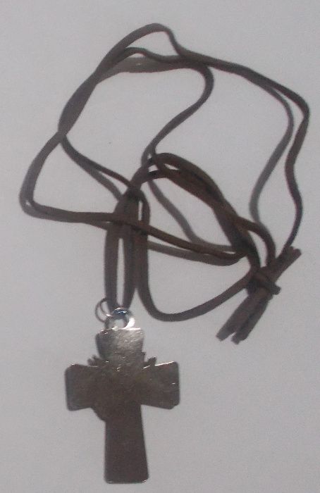 Krzyż Duch Święty emaliowany srebrny metal na rzemyku