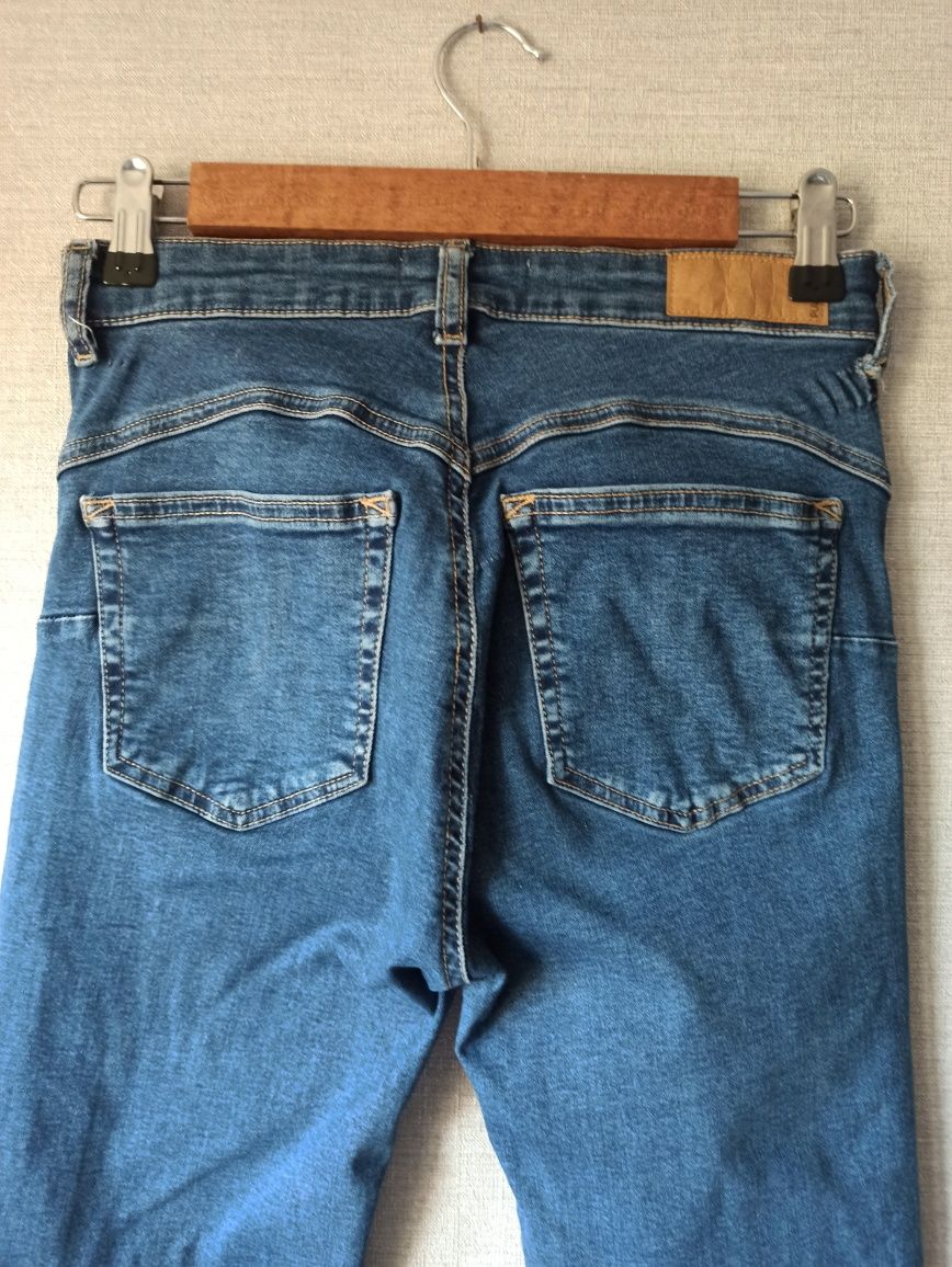 Spodnie dżinsowe push up rozmiar S