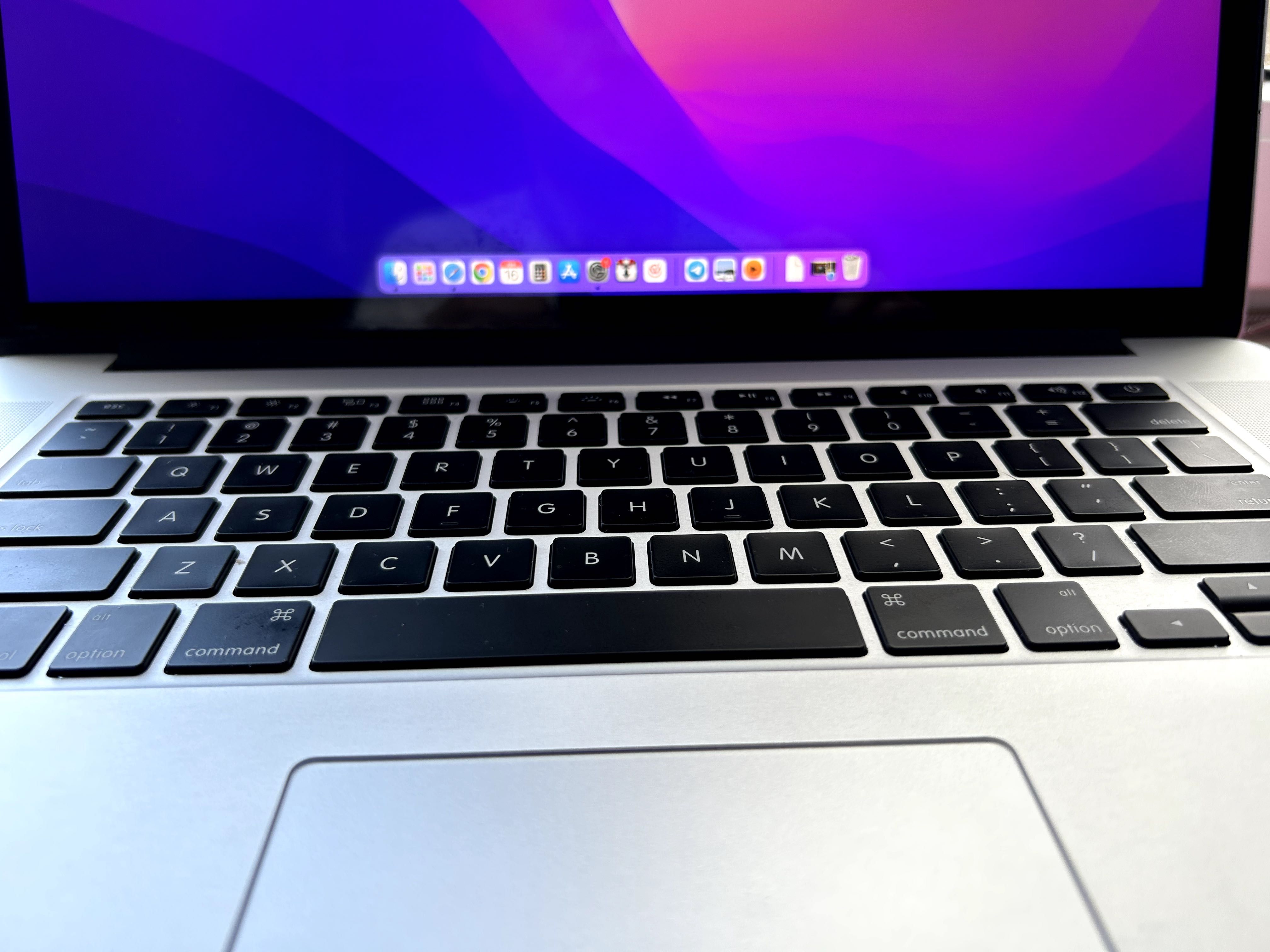 MacBook Pro 15.6 (Intel Core i7, 16 ГБ) з Європи!