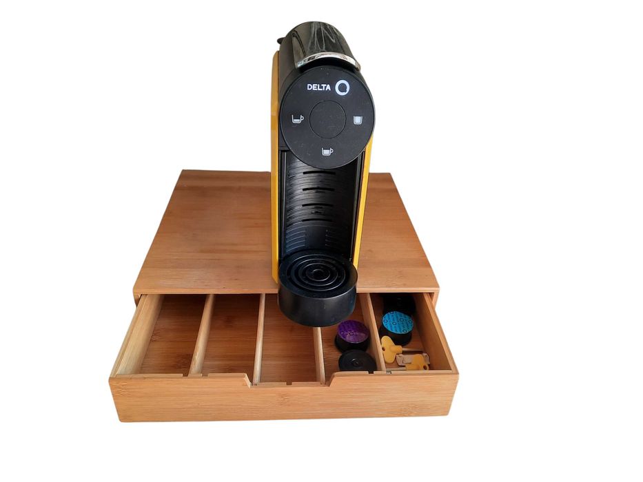 Maquina DELTA Q, caixa madeira capsulas.