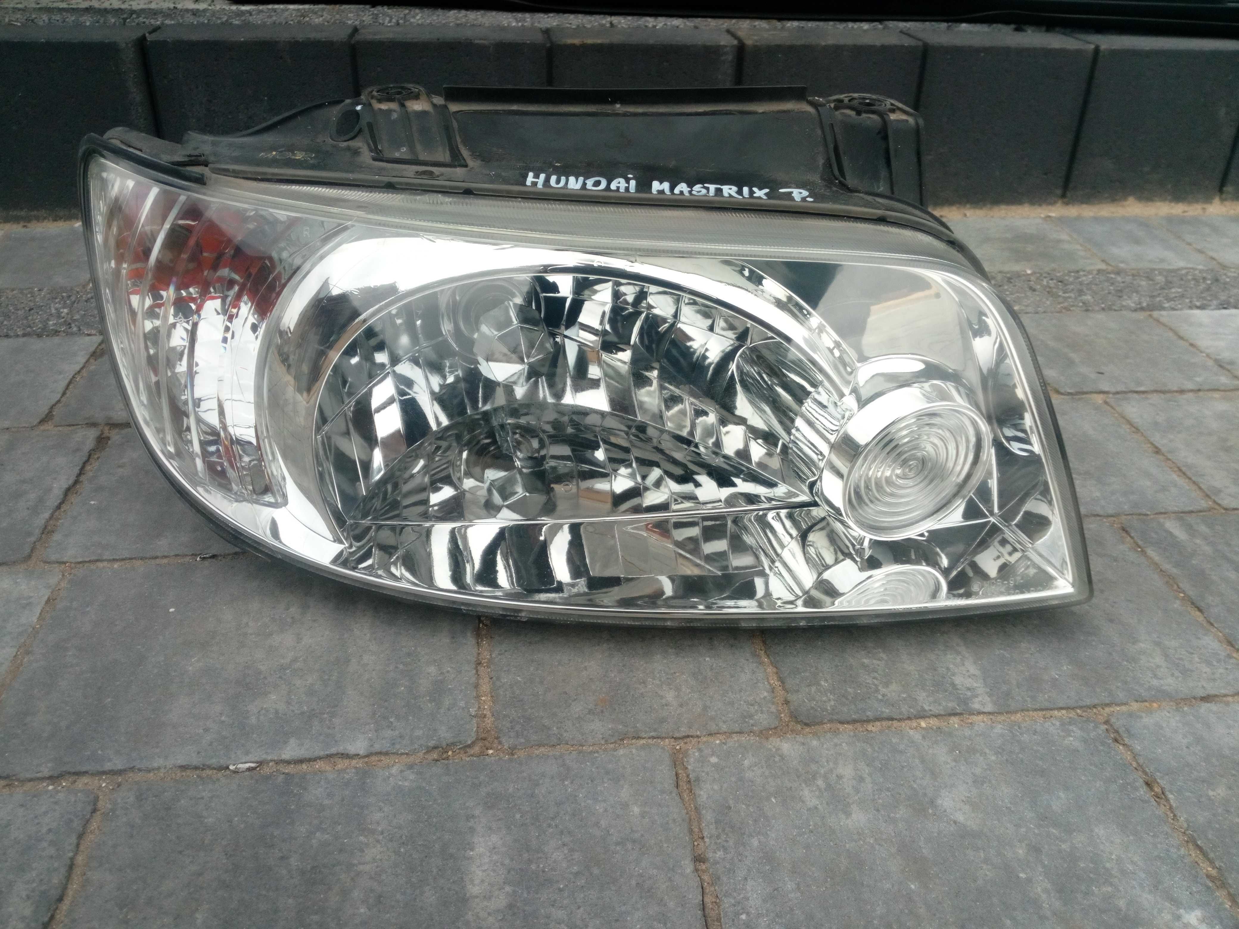 Hyundai Matrix Lampa prawa Przód