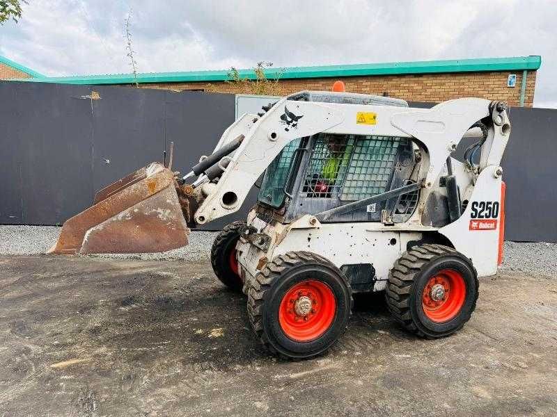Навантажувач BOBCAT S250