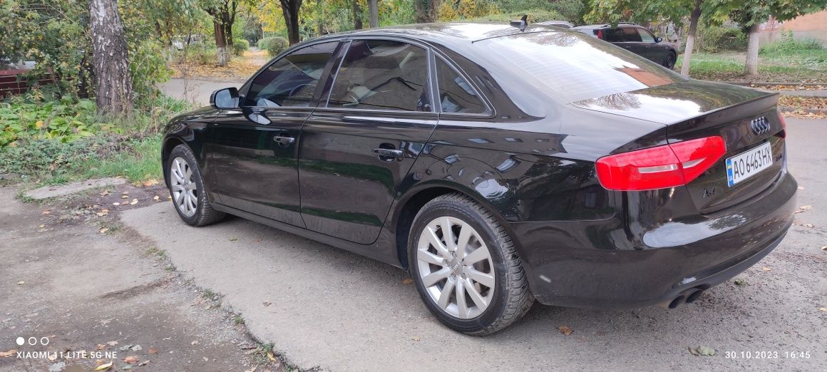 Автомобіль Audi a4b8