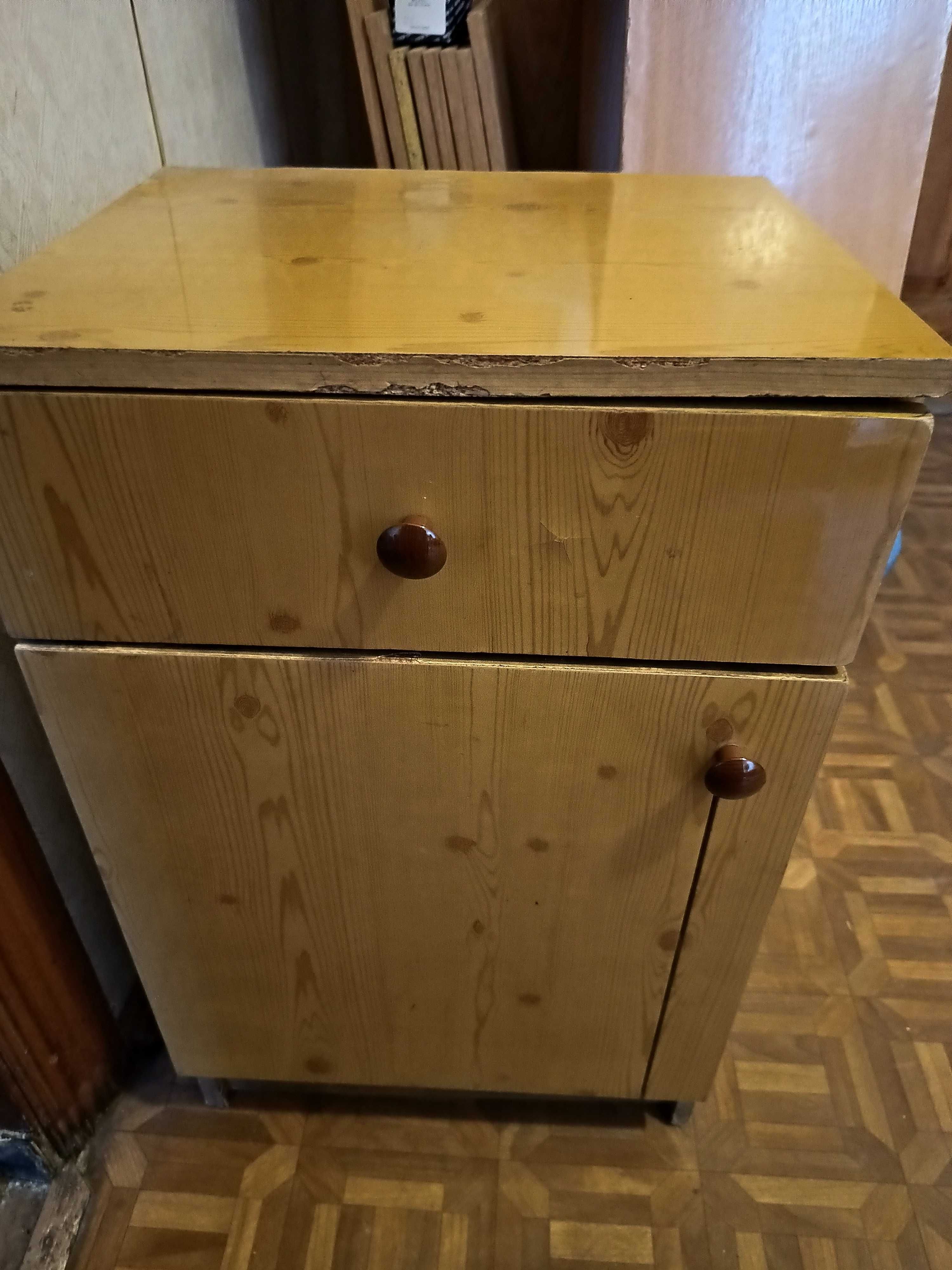 Тумбочка  светлая