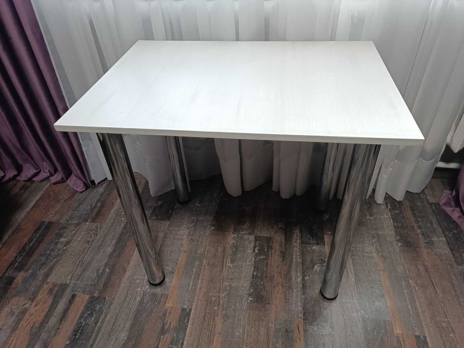 Кухонный  столик 2 цвета.