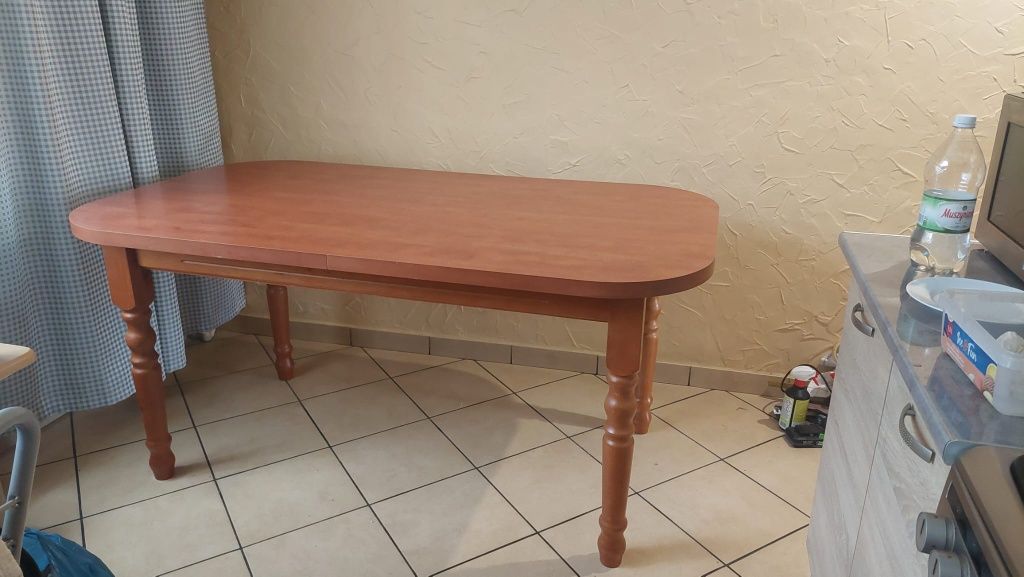 Stół rozkładany i 6 krzeseł