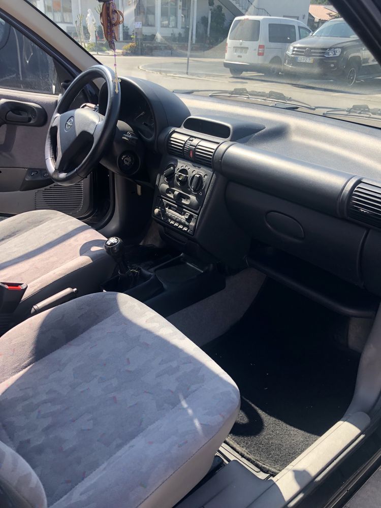 Vendo Opel corsa b em excelente condições sem nada a apontar.