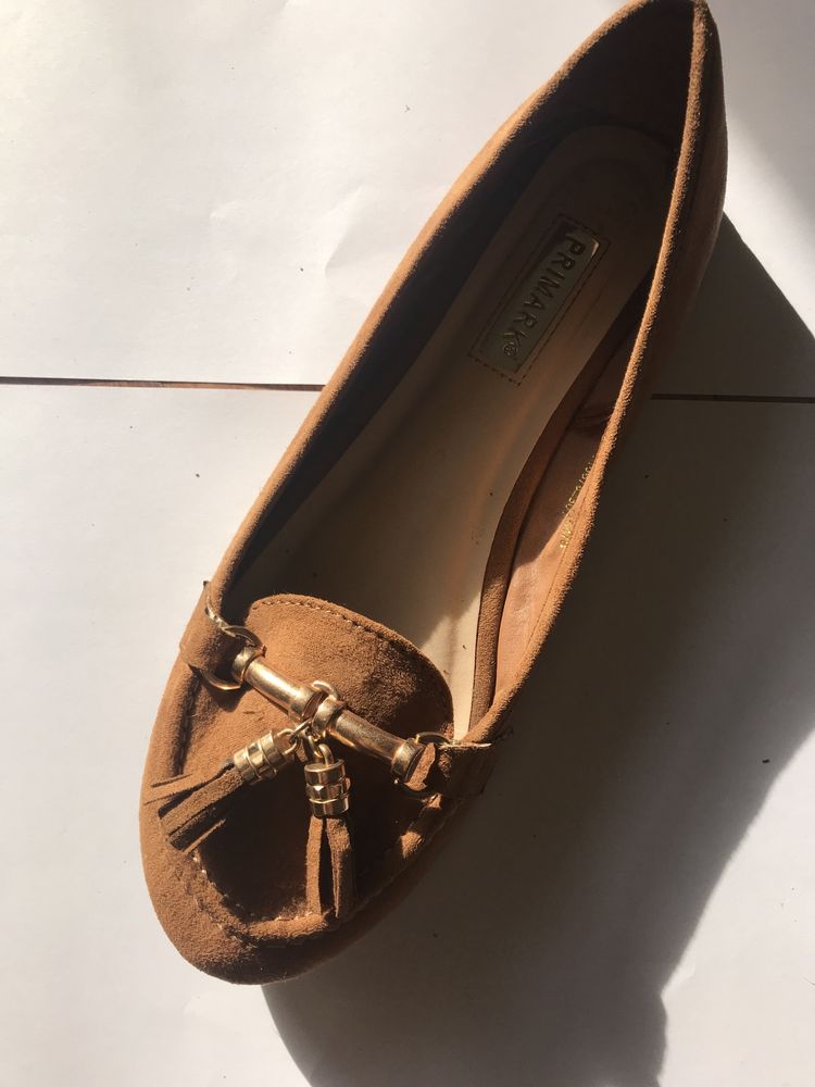 Sabrinas castanhas com berloques