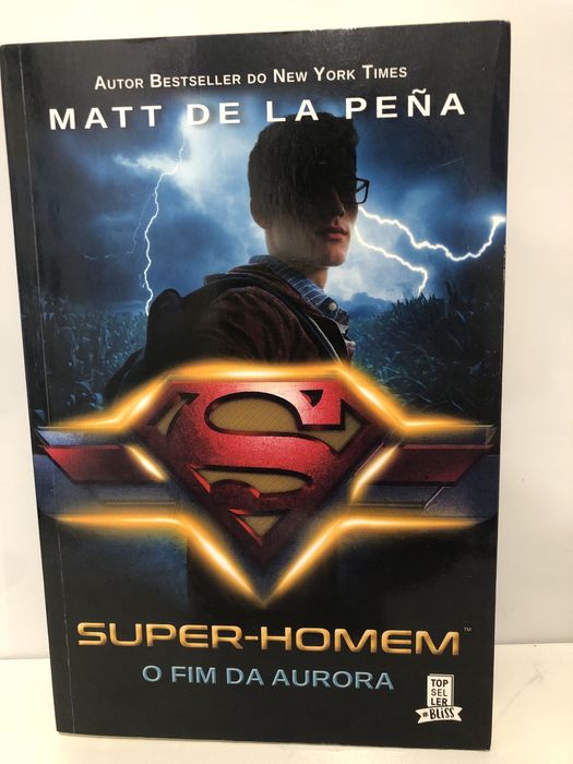 Livros Mulher Maravilha e Super Homem