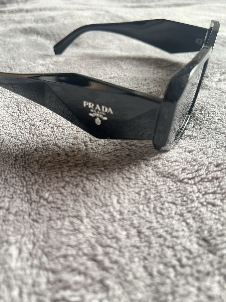 Óculos pretos Prada