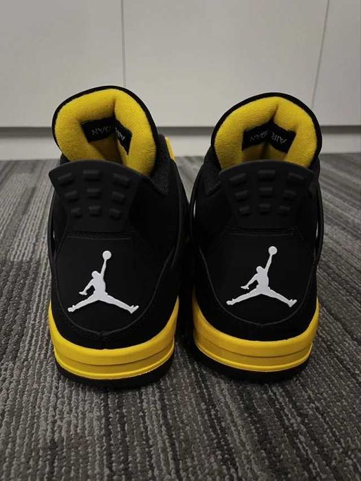 Buty damskie Trampk Jordan 4 Retro Thunder R.44