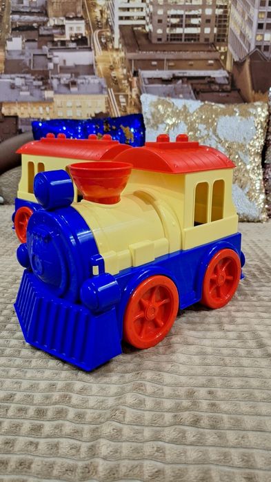 великий потяг із вагоном Юніка