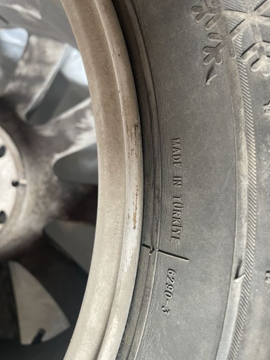 Продам 4 легкосплавні оригінальних диска Merceds на зимовій резини.