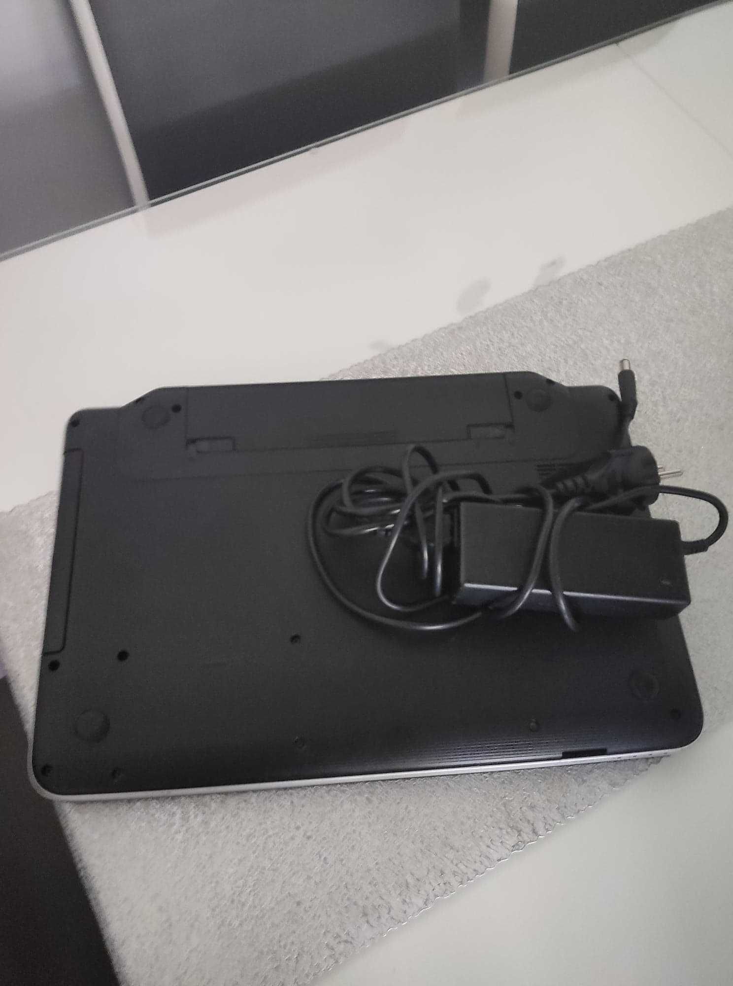 Sprzedam laptop DELL Vostro 2520 procesor i3 trzeciej generacji.