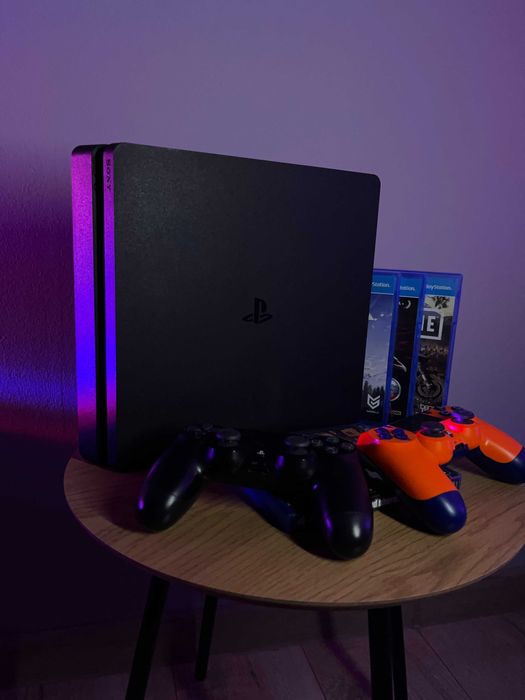 PlayStation 4 Slim 1TB + 2 джойстика — полный комплект