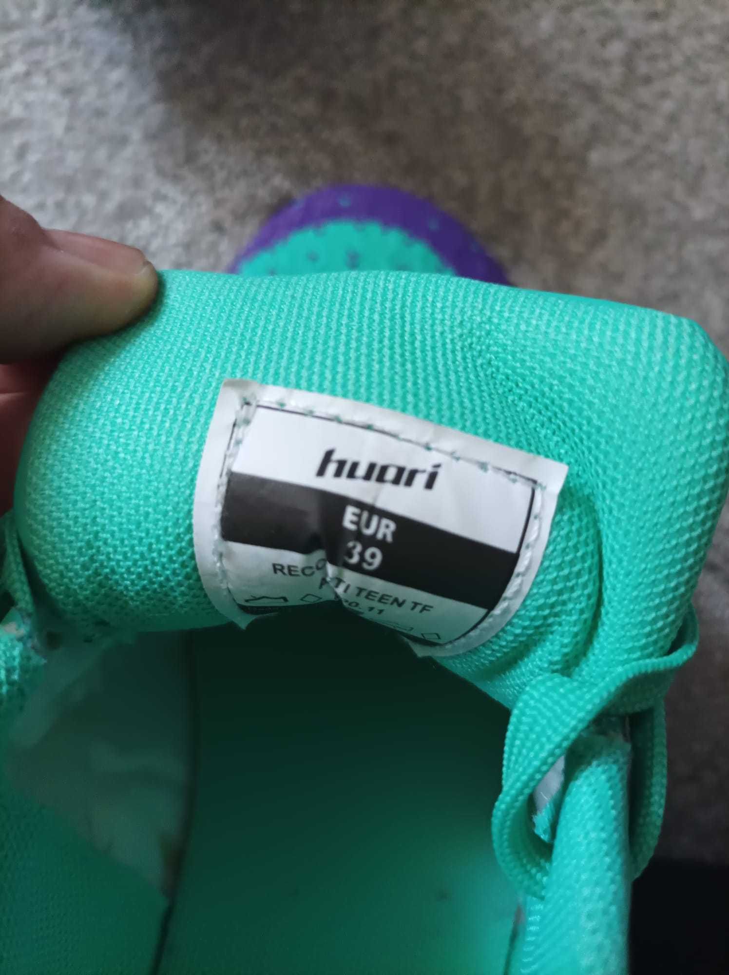 Buty do piłki nożnej Huari w rozmiarze 39