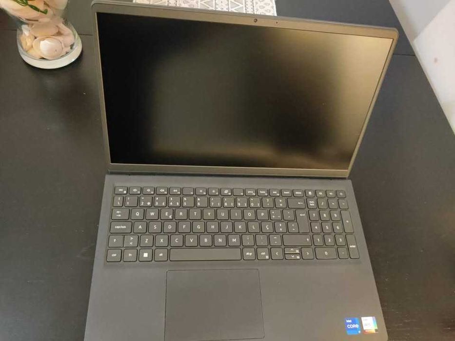 Portátil Dell Vostro 15.6" I7, 16GB, SSD 512GB e Windows 11 Pro