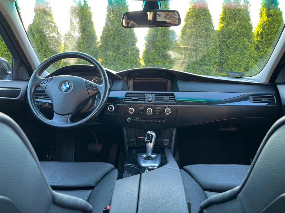 BMW E60 Seria 5 530xd 2010 touring 270KM czarna bardzo duży serwis