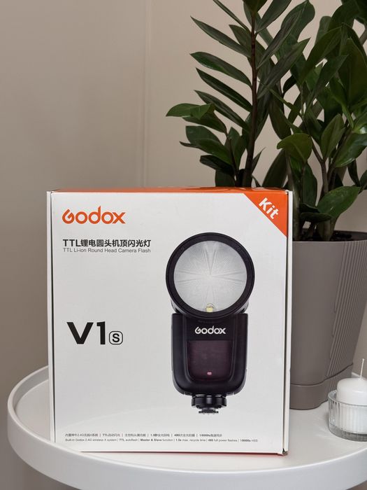 Продам спалах godox v1 для Sony